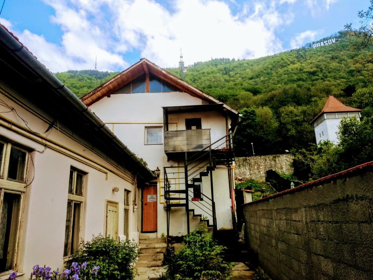 Downtown Hostel Brasov Bagian luar foto